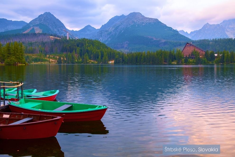 Штрбське плесо (Штребське плесо; словац. Štrbské pleso) — що подивитись, відпочинок та екскурсії у Високих Татрах